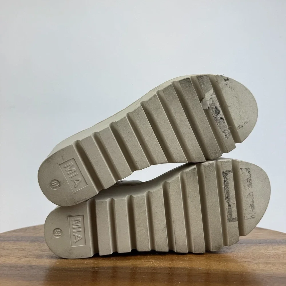 Womens Mia‎ Ciji Ivory Faux Leather Platform Wedge Lug Sole Sandals Size 8.5 GUC